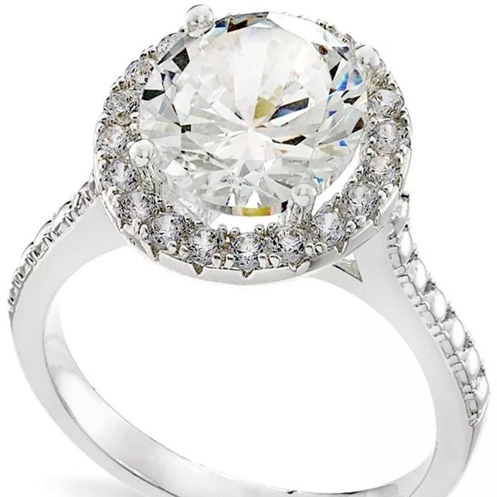 Silver toned crystal halo ring sized 9 NWT